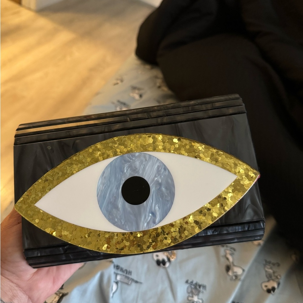 Medium size nice clutch bag